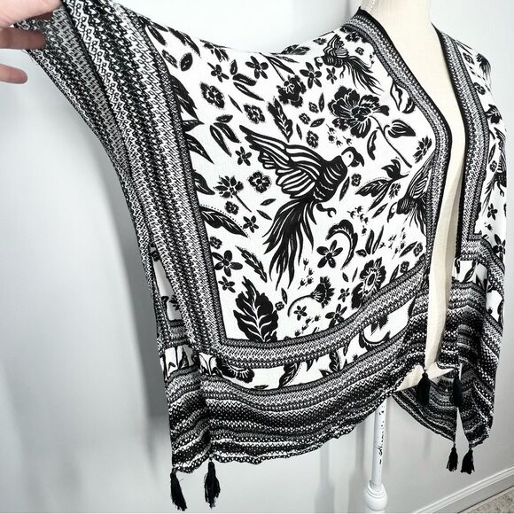 Vince Camuto Tropical Bird Floral Wrap Kimono With Tassels OSFM - Picture 3 of 8